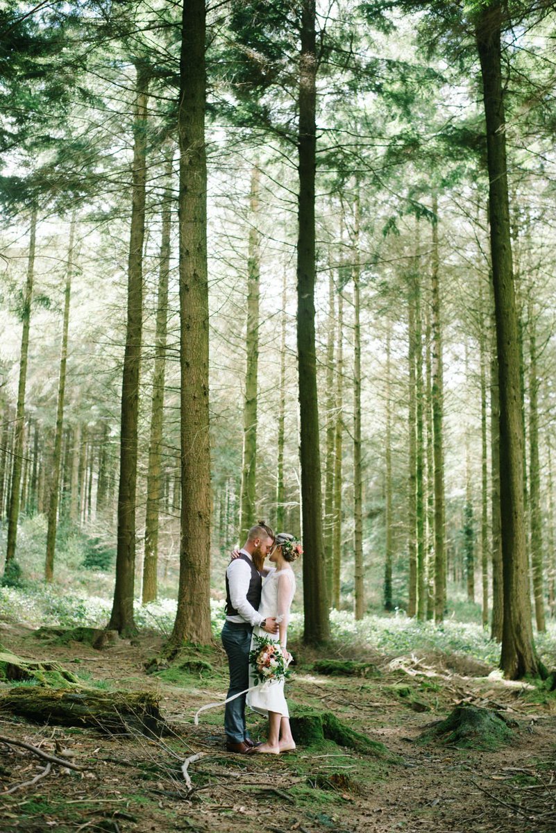 Let nature inspire your day.  This gorgeous shoot from <a href="/wildtipi/">Sam & Tim</a> is featuring over on the journal this evening. Photography by @oliviabossert 
spaceandrock.co.uk/inspiration-im…