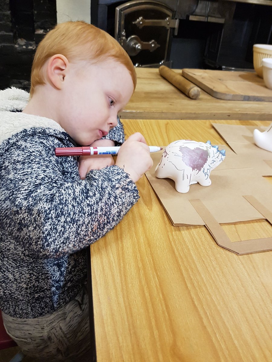 finecallmealli's tweet image. This little boy loved searching for dinosaurs this afternoon at #ClitheroeCastle @notonlyahatrack @LMuseums