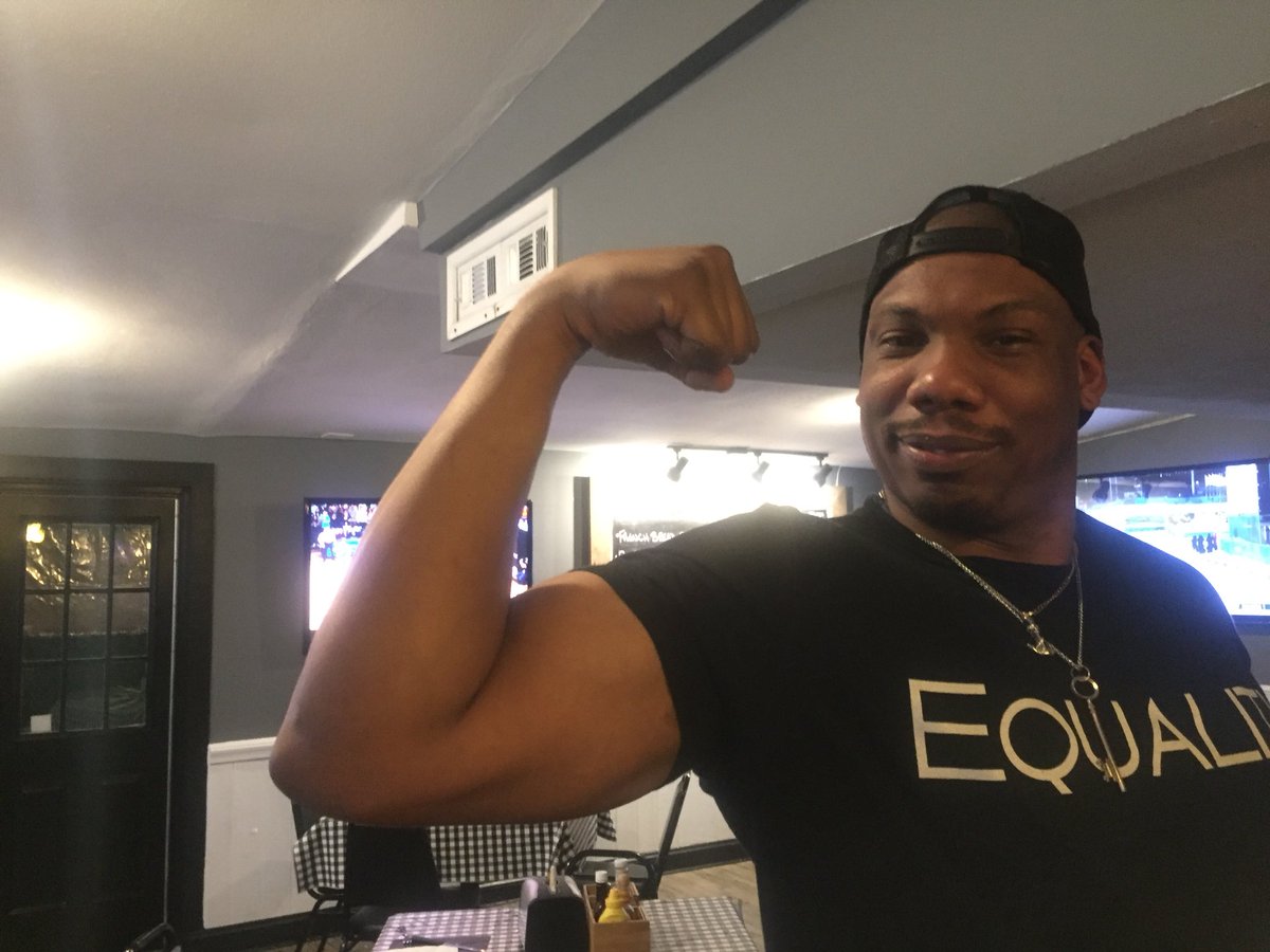 SPOTYSCHXWAFFLE's tweet image. This is what your Bi-Ceps looks like after you eat some @SPOTYSCHXWAFFLE - Jay Says #GetAtMe