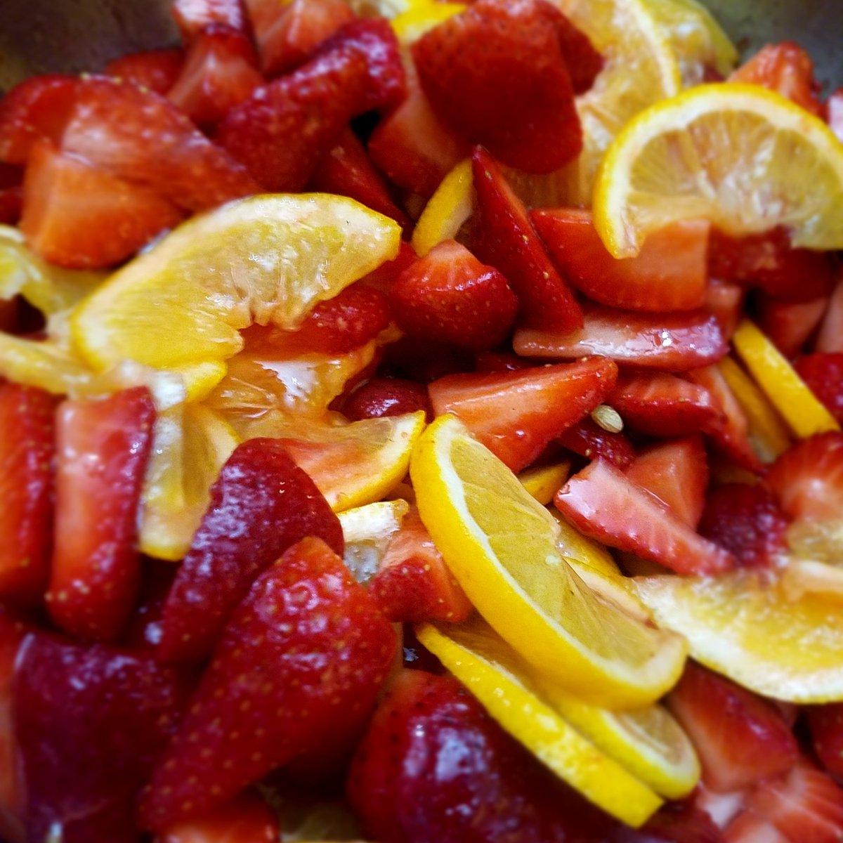 thechefinpearls's tweet photo. Strawberry- Lemonade Jam for the win π€·πΎπ€·πΎπ€·πΎ
#CIPapproved #chef #blogger #foodie #eeeats #cooking #InTheLab #strawberries #Lemons #privatechef #goodeats #Cheflife #nomnom #yumyum #BloggerGirlz #DynamicDuo #PatienceAndThyme https://t.co/UkP1KVuhqX
