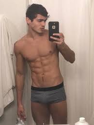 AshtonSummersO2's tweet photo. try to name someone who takes better mirror selfies.... (you can't) @asummersxxx https://t.co/6yi9K6wfl7