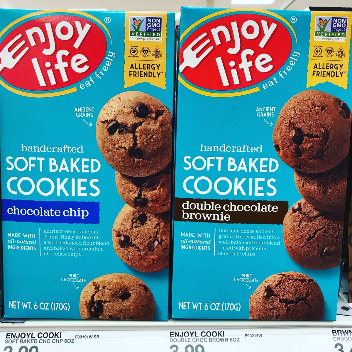 busybeekate's tweet image. New @enjoylifefoods packaging spotted @Target today!  #tealistheneworange #eatfreely #allergyfriendly #yum #cookies #welovecookies