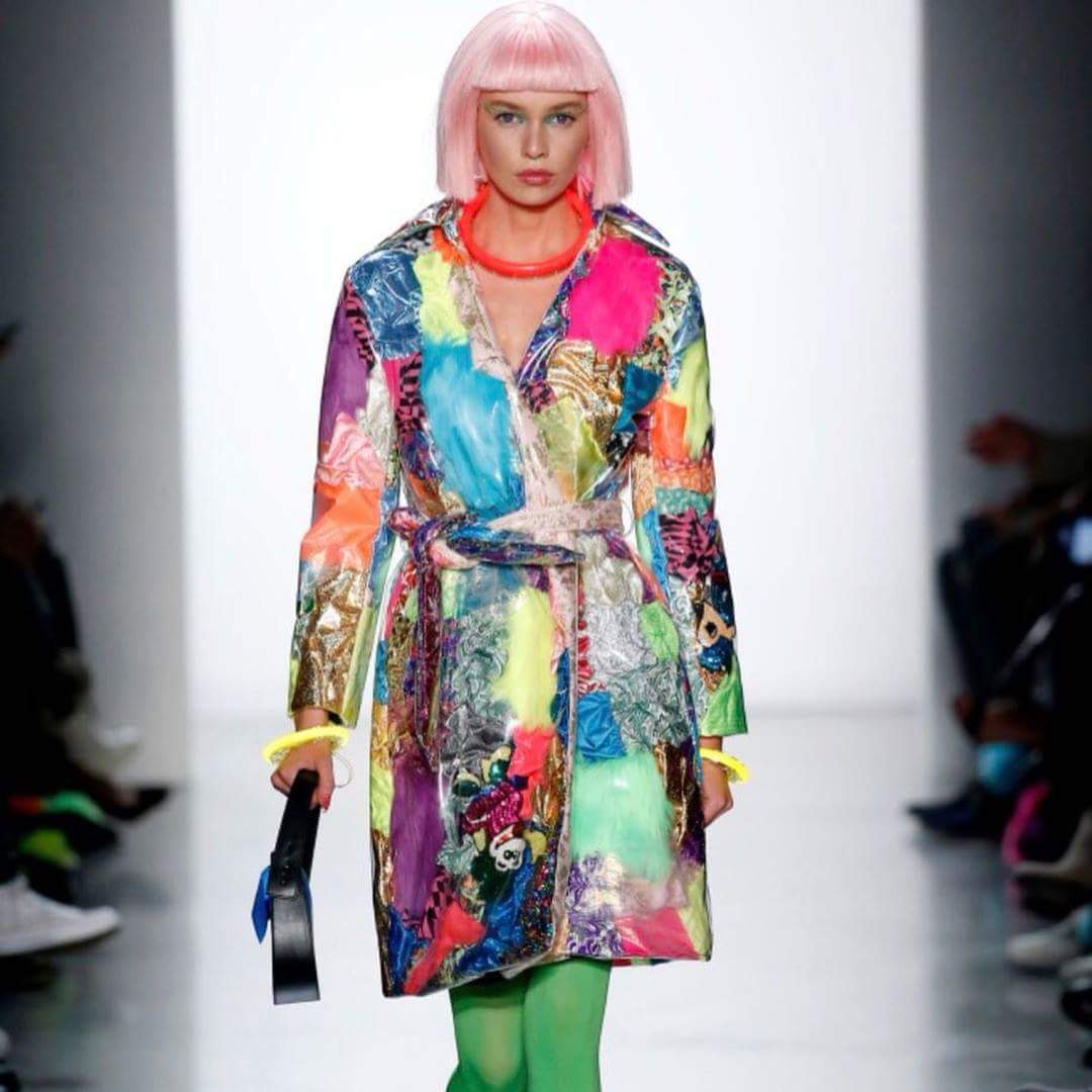 talaalamuddin's tweet photo. Jeremy Scott’s NYFW 18 Collection is literally on 🔥 #nonstopneon #NYFW #JeremyScott #Fashionfuture #TOTALLYelectric #colourcrazy #TOTALLYinawe #wardrobegoals #catwalk #fashionforward #TOTALLYunique #TALA #TotallyTALA #getinspired #riserockrepeat https://t.co/Dupnl40N2w