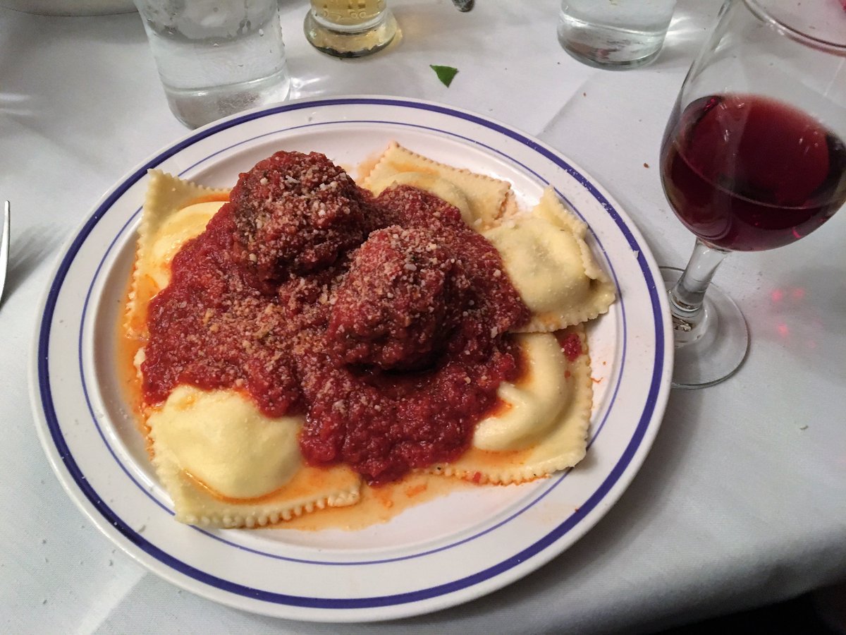 RealGlenMacnow's tweet image. Super Bowl's over, so it's time to plan my annual @SportsRadioWIP food hunt. I'm looking for suggestions.  Over the years, I've done ribs, burgers, pizza, Italian hoagies,  cheesesteaks, specialty sandwiches, bacon, beer, food trucks and meatballs. 
 So  . . . now what?