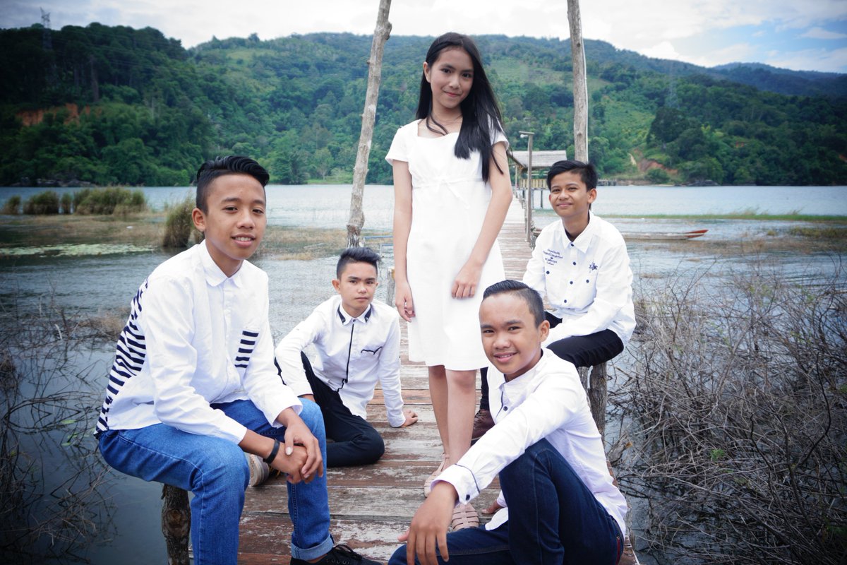 Selamat pagi kawan perkenalkan Sintuwu Akustik! Mereka adalah band Jaman Now yang bikin lagu daerah jadi keren. Mereka ingin orang kenal Poso lewat musik. Nantikan aksi mereka pada 14 Februari 2018🤩

#AlbumTanaPoso #InstitutMosintuwu #AnakmudaPoso #Poso