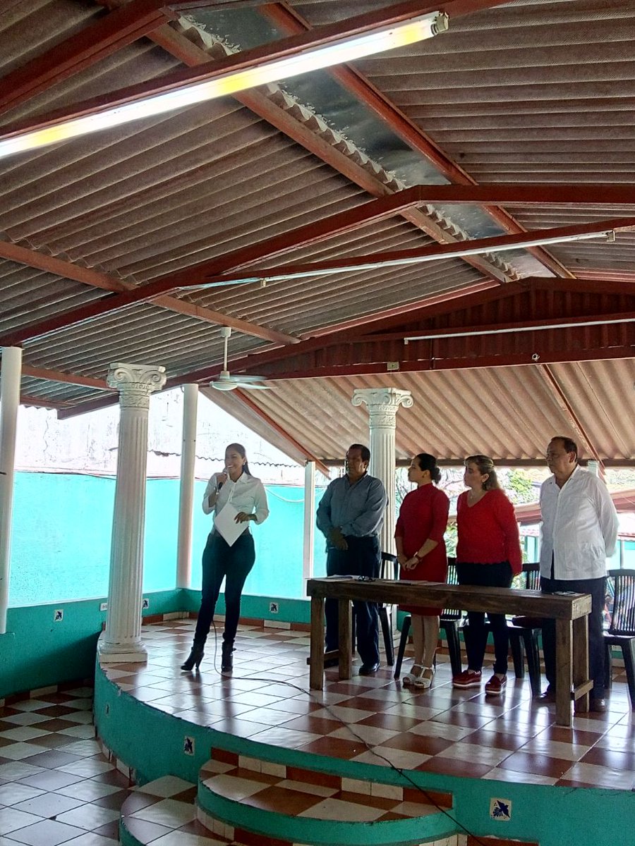 LILIANAMADRIGAM's tweet photo. El día de hoy el @PRITabasco entregó constancia para ser diputadas locales a @Eileen_TorresM por el Distrito VIII y a @MarthaAliciaGS por el Distrito IX. ¡Felicidades! cuentan ambas con mi apoyo ;) https://t.co/0q0HDIH7T1