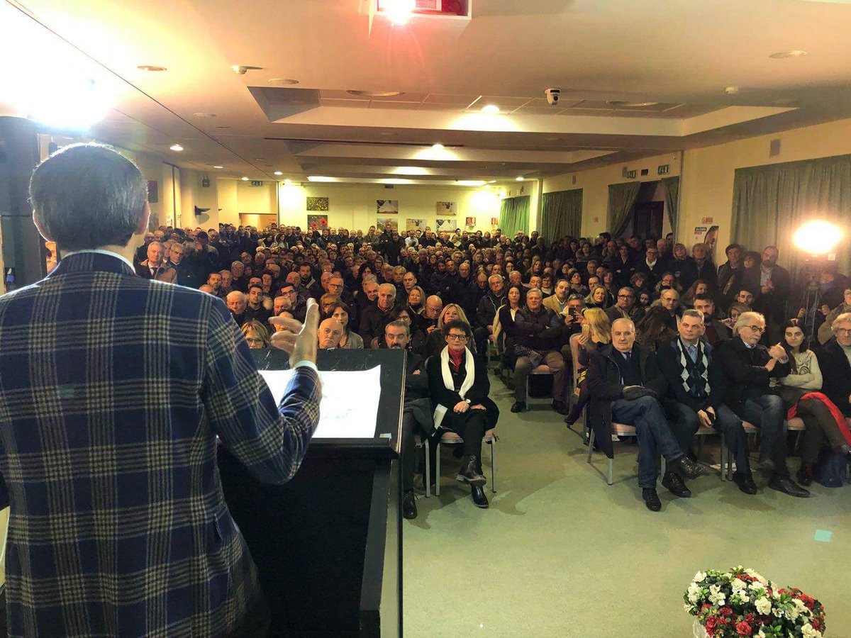 PdTaranto's tweet photo. Grandissima partecipazione alla presentazione del candidato alla Camera collegio uninominale Puglia 11 #DonatoPentassuglia. 
#laPoliticaDelFare 
#votalasquadra #scegliPD https://t.co/xCjZiEb8Ee
