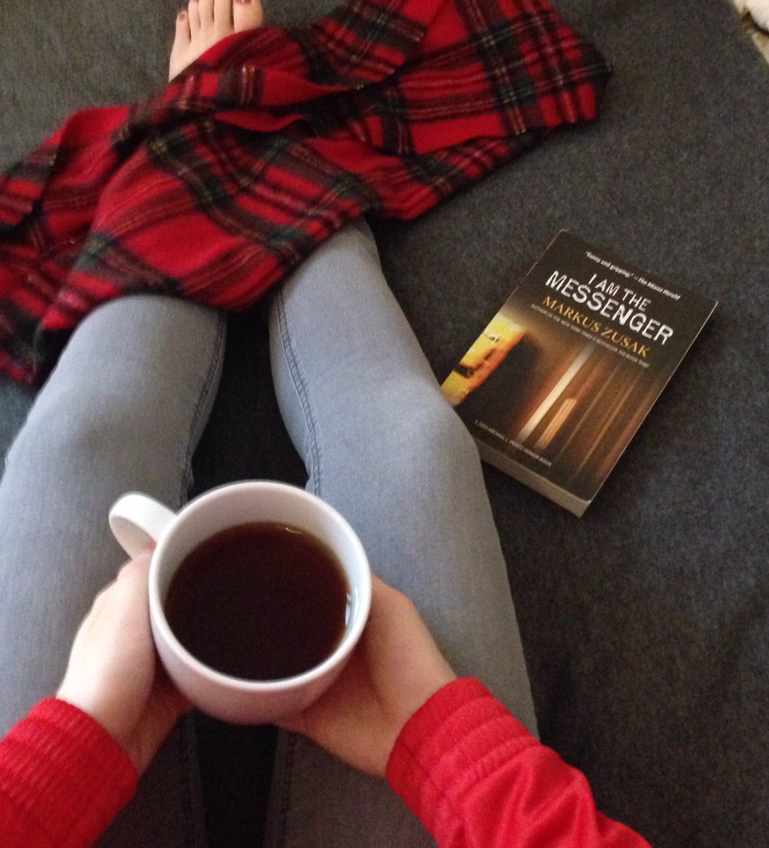 upon_a_girl's tweet image. "Sometimes people are beautiful. Not in looks. Not in what they say. Just in what they are." - Markus Zusak #iamthemessenger #reading #sundaymood