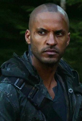 RPG100FR's tweet photo. • Lincoln.
— Ricky Whittle.
— 24 ans.
— Hétérosexuel.
— Trikru.
@LincolnTrikru https://t.co/bVNKJcBrV5