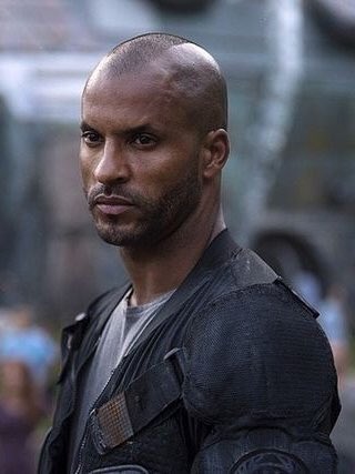 RPG100FR's tweet photo. • Lincoln.
— Ricky Whittle.
— 24 ans.
— Hétérosexuel.
— Trikru.
@LincolnTrikru https://t.co/bVNKJcBrV5