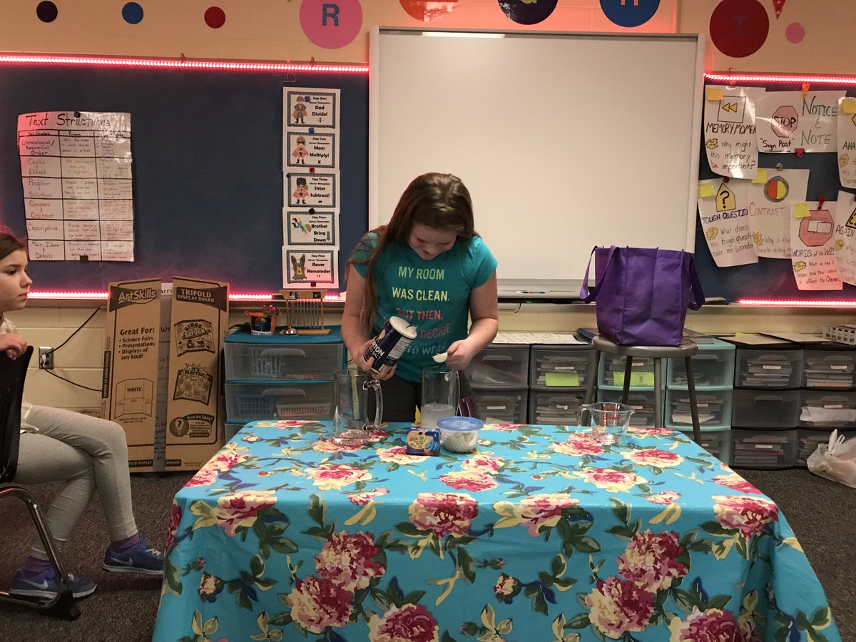 MarilynDoan's tweet photo. CONDUCTING SCIENCE EXPERIMENTS>GREAT  PRESENTATIONS #EWAUBU #EWgameon #EWLittles @EWES_Musketeer https://t.co/YvpHrwrLW5