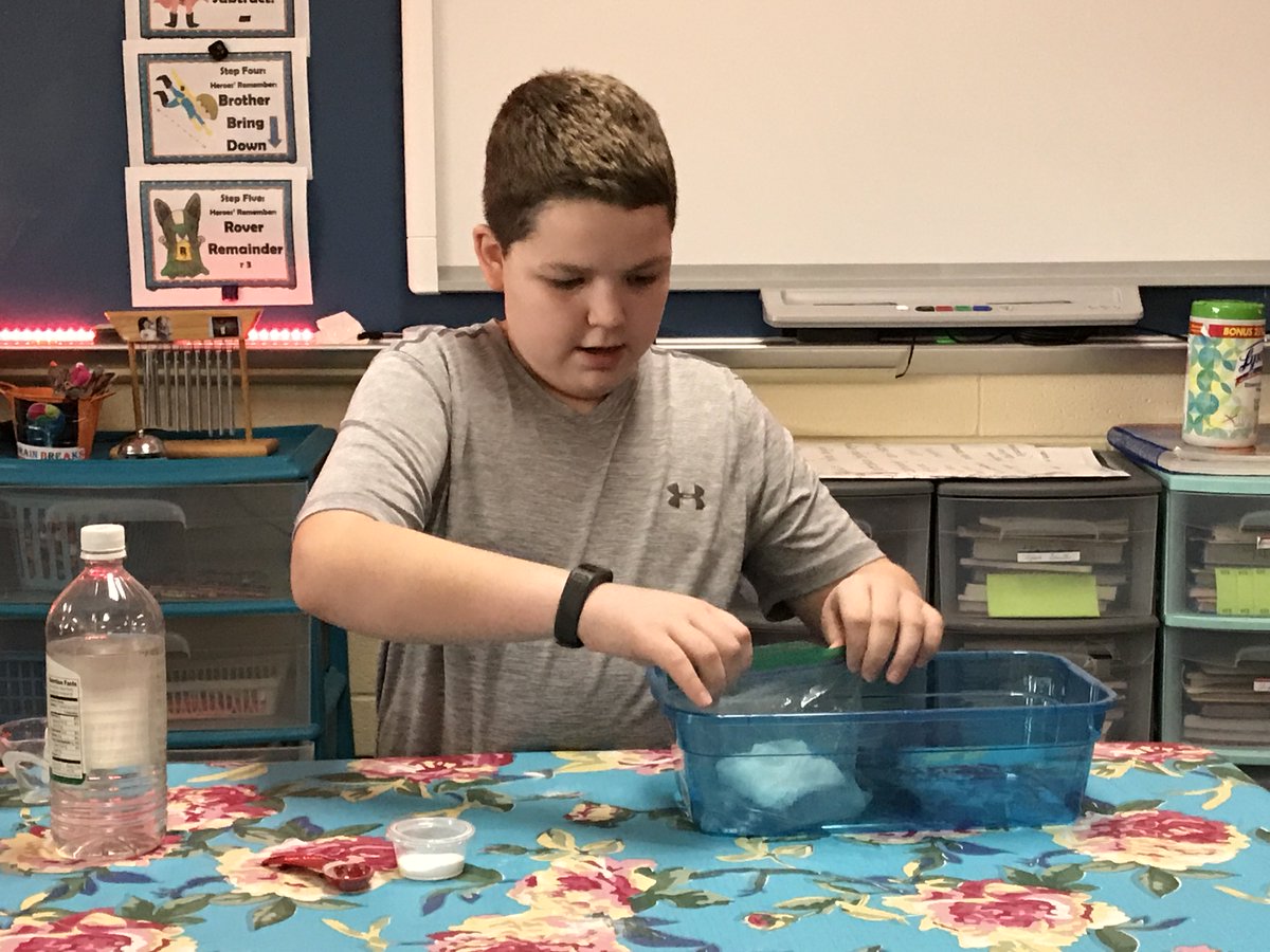 MarilynDoan's tweet photo. CONDUCTING SCIENCE EXPERIMENTS>GREAT  PRESENTATIONS #EWAUBU #EWgameon #EWLittles @EWES_Musketeer https://t.co/YvpHrwrLW5