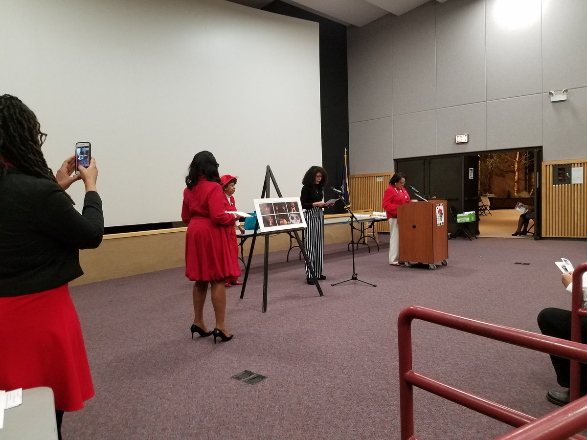 Djosephcorr's tweet photo. At the Delta Sigma Theta Creative Expressions Contest Awards Shaker High School student Carlotta Gonsalves wins for her photographic essay Black Lives Matter. We our so proud of her strong voice! https://t.co/kvxF0xLVZ5