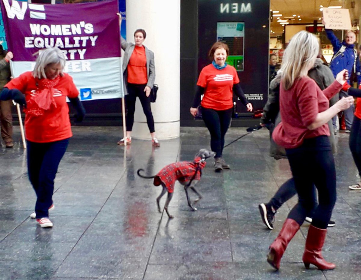 As the #OneBillionRising anthem sings - “we are beautiful, beautiful creatures” <a href="/ExeterRising/">1BillionRisingExeter</a> 
Loved the dancing dog 🙂 
@DevonRapeCrisis <a href="/SAFEservices/">Marathon Group</a>