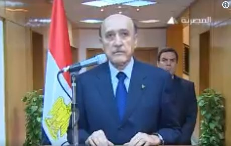 بالفيديو عمر سليمان يعلن تنحي مبارك عن منصبه