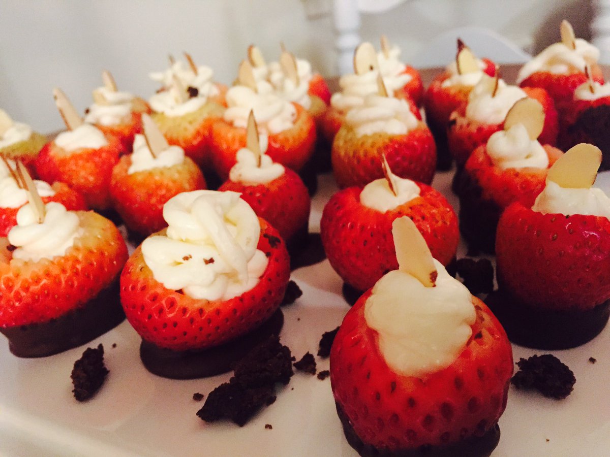 FairyInKitchen's tweet image. Made these simple Chocolate dipped strawberries with a cream cheese filling. A crowd pleaser at a bridal shower.