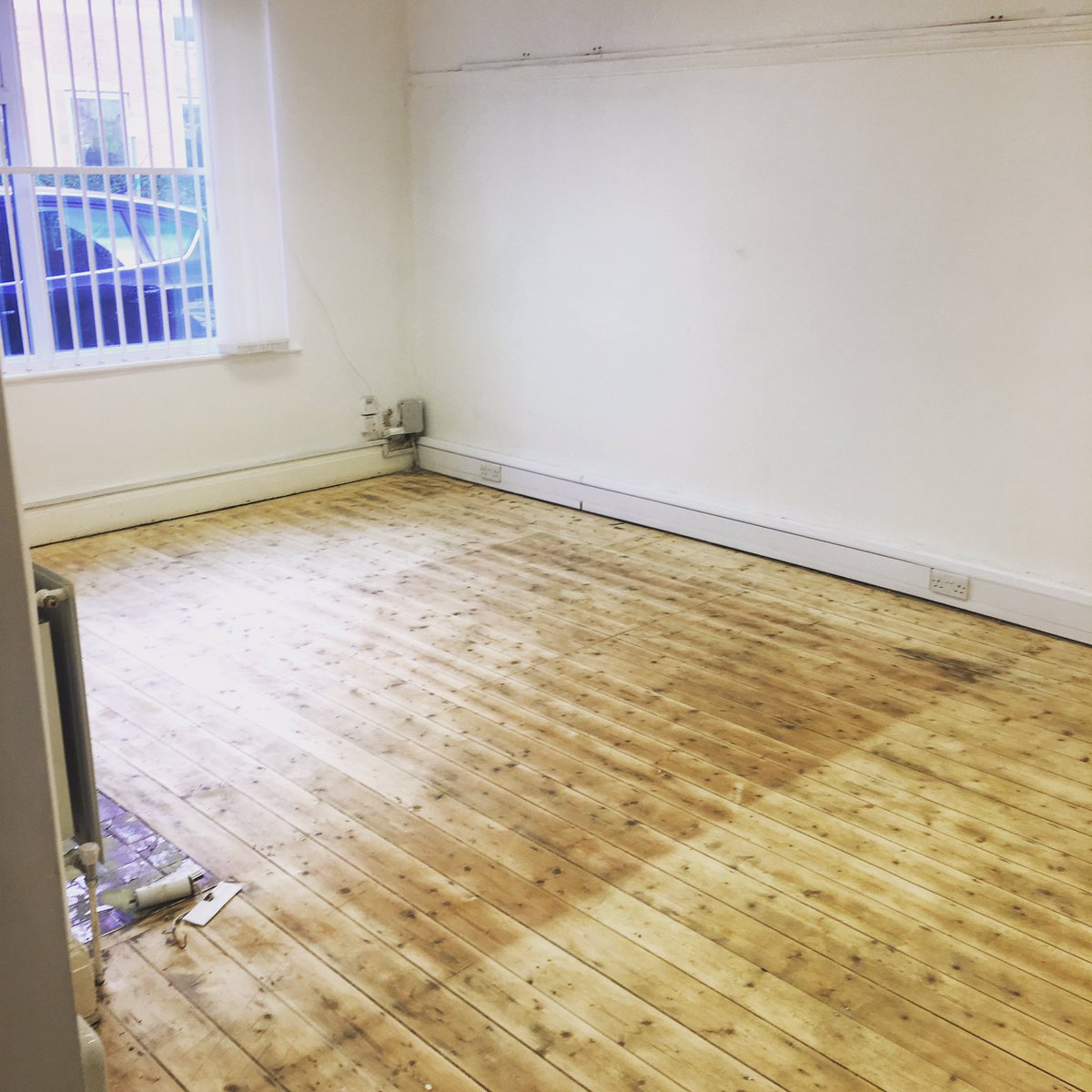 minikinartcafe's tweet photo. Getting our new home ready! Today has been cleaning &amp; prepping for floor varnish &amp; wall painting. New lights &amp; coffee machine water supply going in this week. ❤️❤️❤️ our future new home!! https://t.co/8DUrdrNLZM