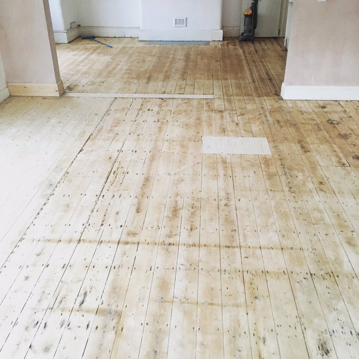 minikinartcafe's tweet photo. Getting our new home ready! Today has been cleaning &amp; prepping for floor varnish &amp; wall painting. New lights &amp; coffee machine water supply going in this week. ❤️❤️❤️ our future new home!! https://t.co/8DUrdrNLZM