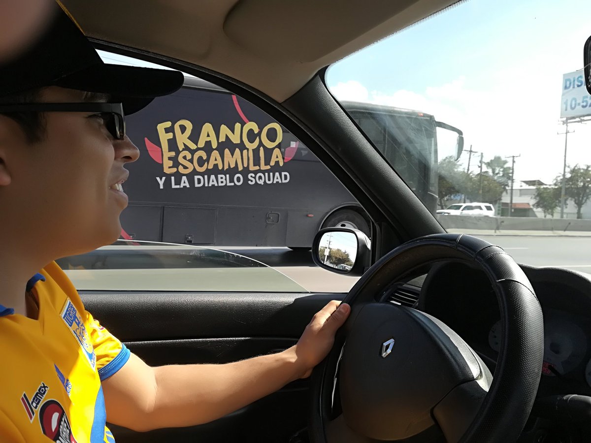 Akitokayaba's tweet photo. cuando te topas el transporte de @franco_esca saludos! https://t.co/JpU2fGuvxZ