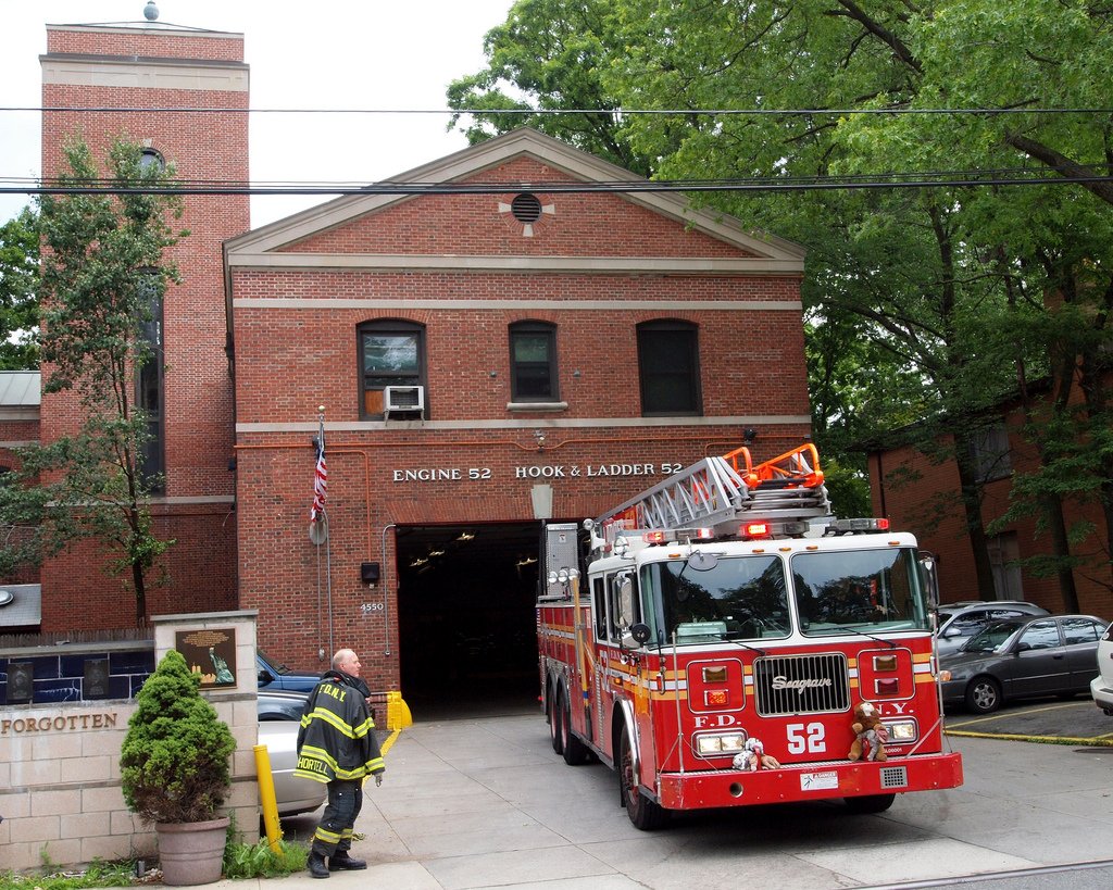 AriHoffnung's tweet photo. Thank you #Ladder52 @FDNY for arriving at our home so quickly. I'm sorry @anniehoffnung's Sunday cooking set off a false alarm but we're grateful #NYC's bravest made sure everything was fine and said a friendly and comforting hello to our kids! https://t.co/R3KREUWWrh