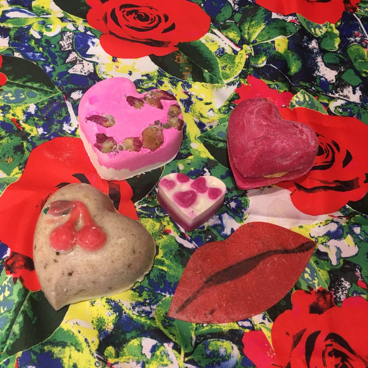 How many times can we tweet about love before it’s too much? You know the drill—3 days until the 14th and we’ve got your Valentine’s presents in stock! Prove your love with luxurious baths and beautiful packaging 😘