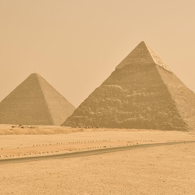 Franxesy's tweet photo. •Pirámides de Egipto•
📍Guiza
Nadie sabe del todo cierto cómo fueron creadas. .
. 
#giza #piramides #gizapyramids #awesomethings #Franxesy #viveportussueños #alldaytravel #amoviajar #aroundtheworldpix #awesome_earth #awesome_earthpix #awesome_globepix #awesomeearth #backpacke… https://t.co/tN0IXdsDBS