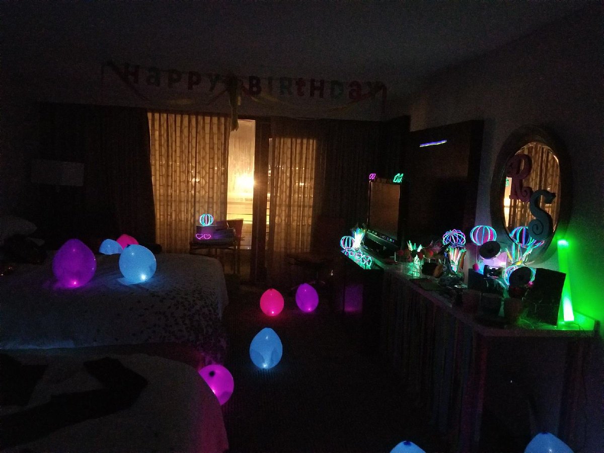 When it’s a GLOW PARTY....EVERYTHING MUST GLOW!!! #TheGlowUp #GrantGirlGlow