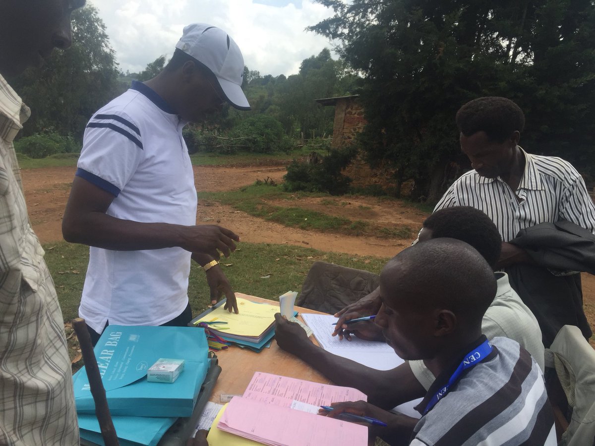 JbNzigamiye's tweet photo. Je suis très heureux de me faire inscrire sur la liste des ayants droit pour le vote de 2018*2020 sur ma colline https://t.co/NtUum6cNo1 salue le courage de mes voisins.@Ikiriho @Kamwenubusa6 @radioscolaire1 @ https://t.co/dWIzDlcayr