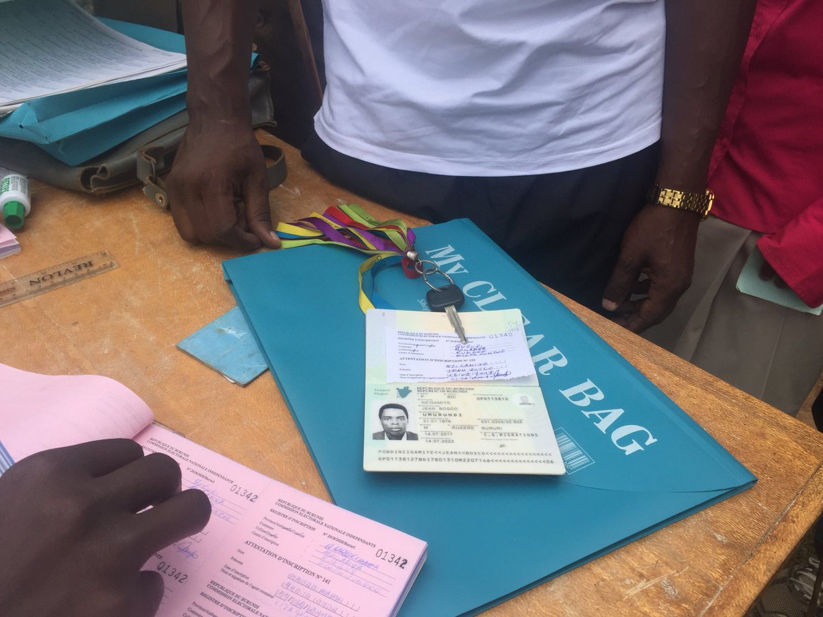 JbNzigamiye's tweet photo. Je suis très heureux de me faire inscrire sur la liste des ayants droit pour le vote de 2018*2020 sur ma colline https://t.co/NtUum6cNo1 salue le courage de mes voisins.@Ikiriho @Kamwenubusa6 @radioscolaire1 @ https://t.co/dWIzDlcayr