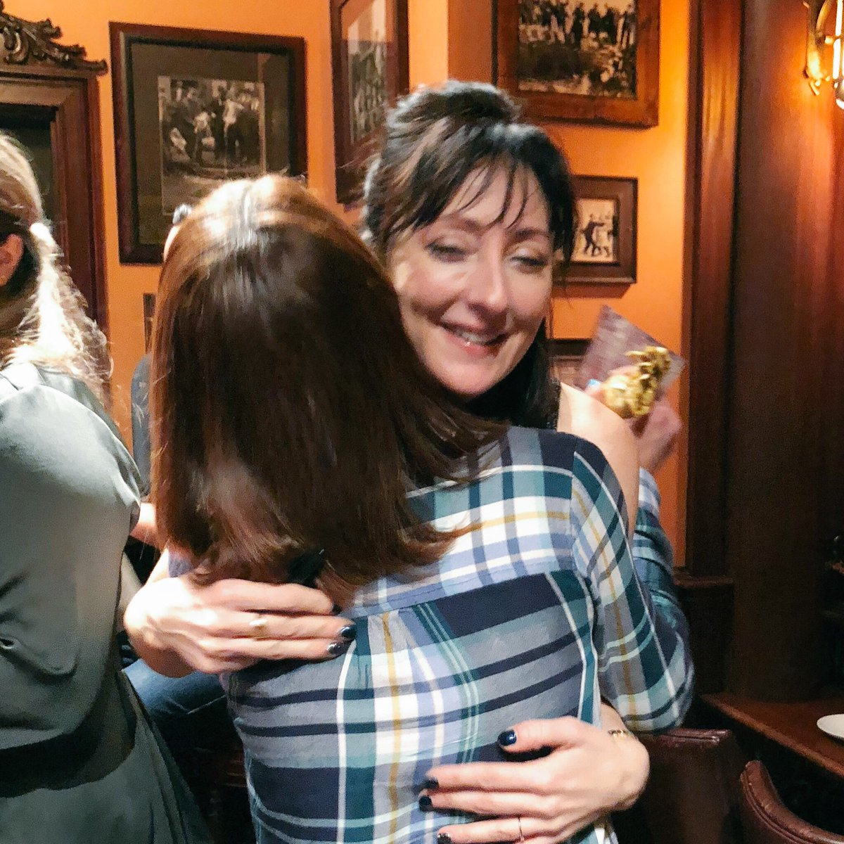 brightstarfans's tweet photo. 54 Below hugs with this lady are pretty high up on my list of favorite things ever. See you at the next one, doll! xo https://t.co/dpV7bScgzb