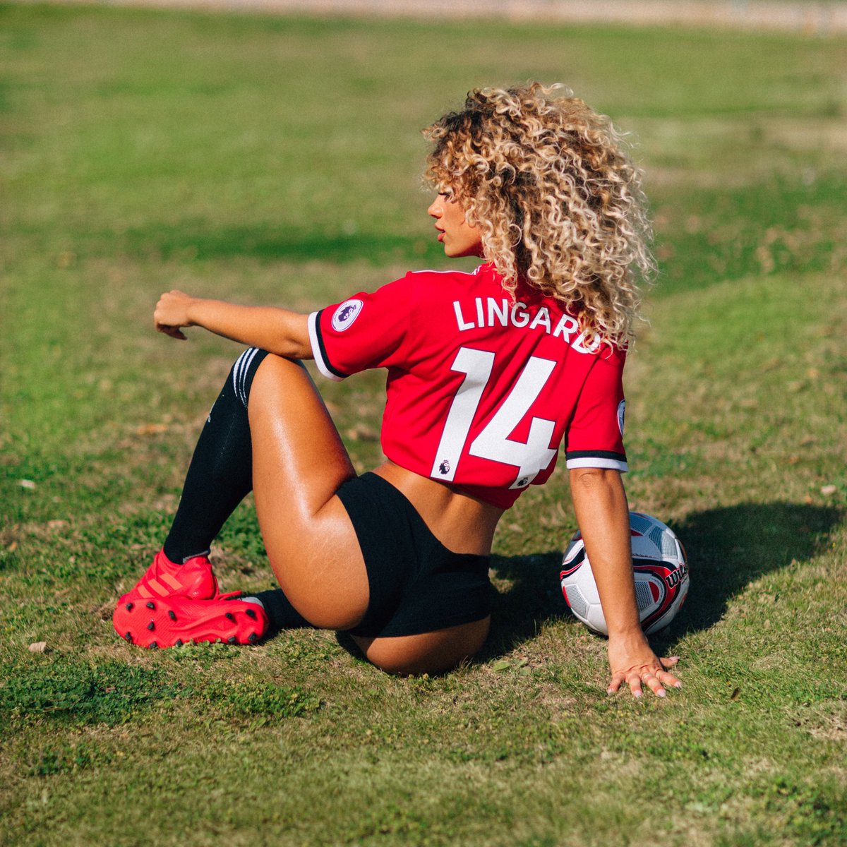 jenafrumes's tweet image. It’s more attractive when you hold it down..💯