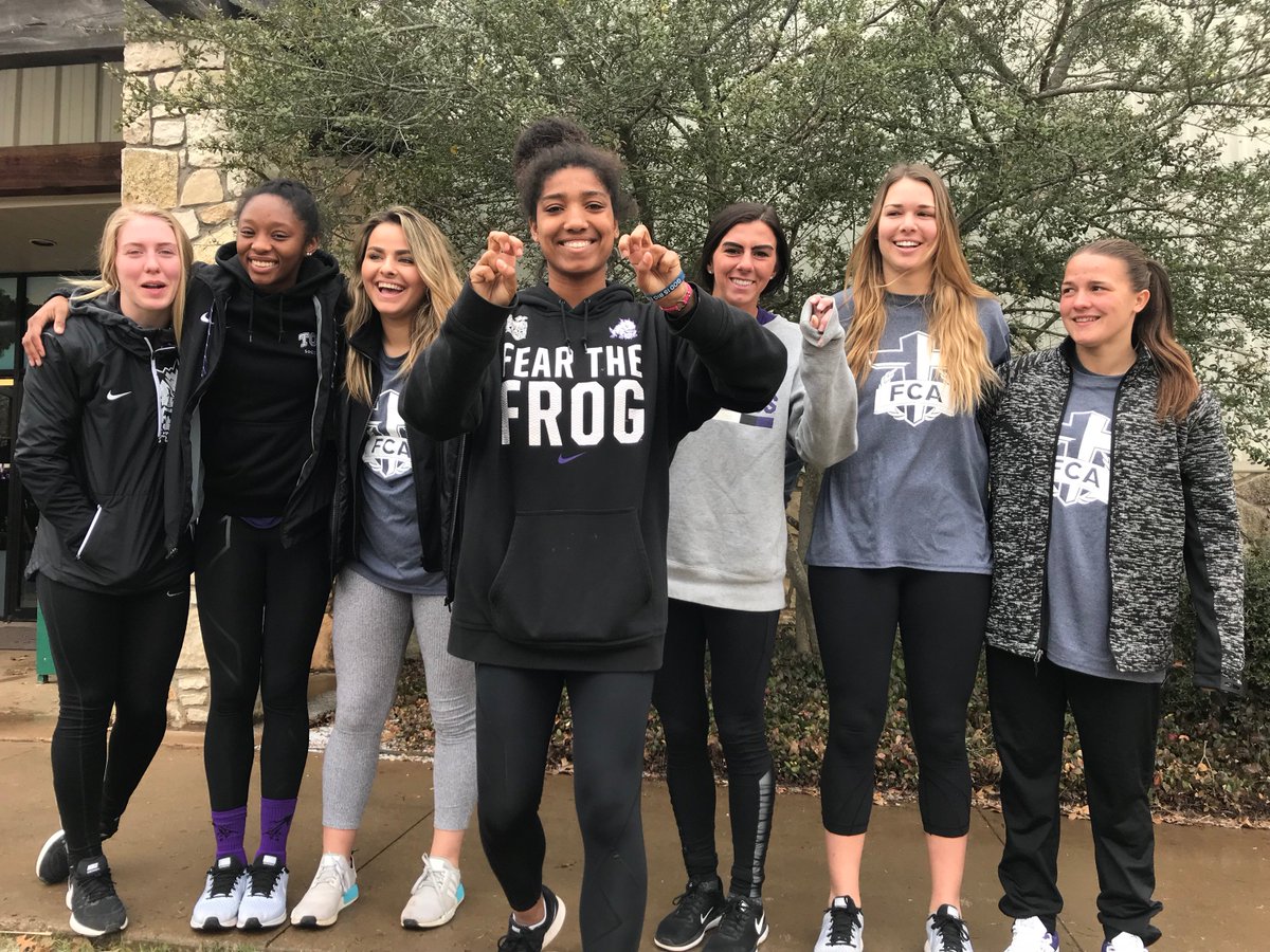 Sarah_Riley9's tweet photo. God's love works in amazing ways. @TXFCAcamps changed lives this weekend. Thankful to see old friends, while also making new ones. I can't wait to see how y'all spread His word and love on your campus💓 {Romans 5:5} #TCUFCA #CAOne18 https://t.co/Nx0BjKTnWt