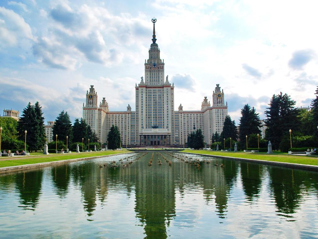 mosferie's tweet photo. Lomonosov Moscow State University, Moscow, Russia [3648 × 2736] https://t.co/ZyJRjgdnpv