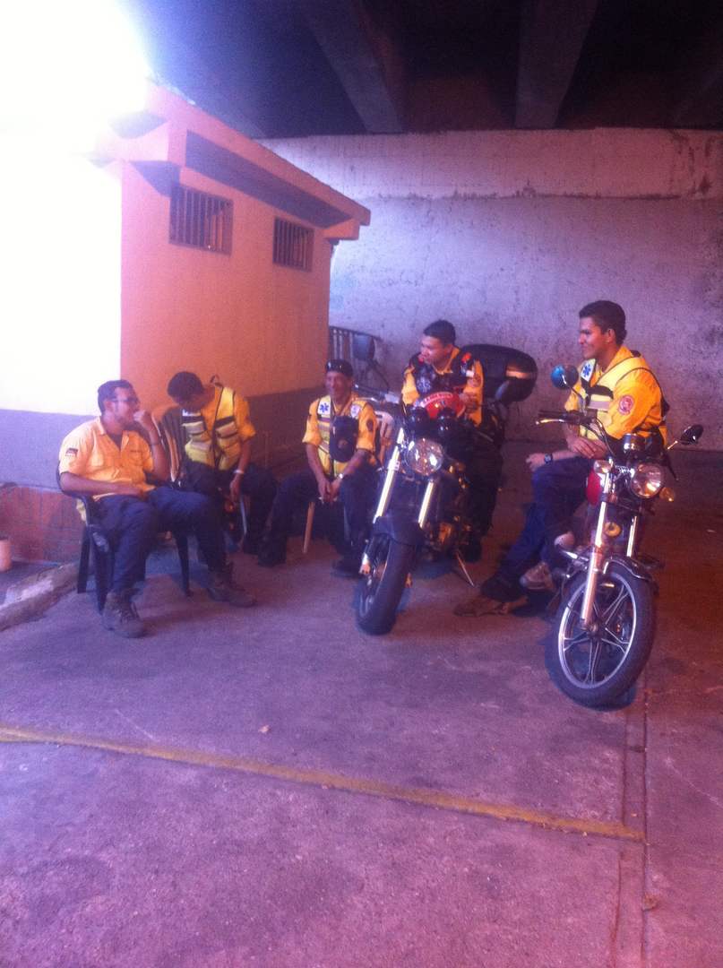 PCADMiranda's tweet image. Personal del Grupo de Rescate GROS prestando apoyo en Área Metropolitana, municipio Sucre, parroquia Petare #Miranda #EnBuscaDeTuAmor #MirandaSegura #MirandoAlFuturo