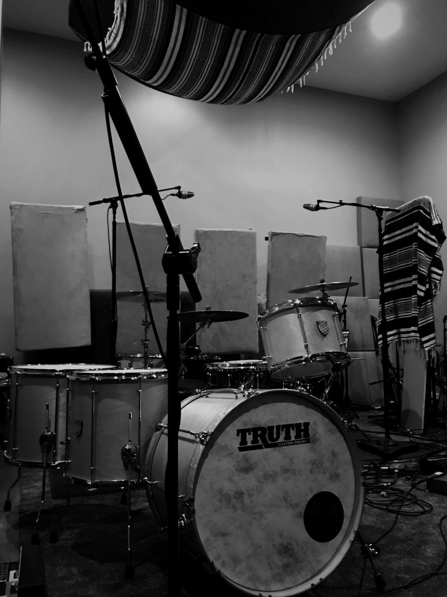 new kit for the upcoming <a href="/dashboardmusic/">Dashboard Confessional</a> tours 

thank you @truthcstmdrums ♥️