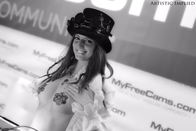 Steam punk never looked so good. @BraisleeAdams at the @MyFreeCams booth. https://t.co/HNfuKeib5N<a class="tags" href="/tag/braisleeadams">@braisleeadams</a><a href="/tag/newprofilepic"class="tags"><span>#newprofilepic</span></a>