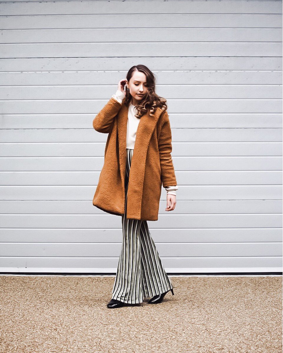 sarahedel_'s tweet photo. Staying Stylish with @OfficialPLT this Paddy’s Day ✅ Catch the full look on https://t.co/aTOwXWzL1c ✨ 📸 by @SiobhanGleeson #PinkSars #Collab #PLT #StayStylish #Fashion #StreetStyle #PaddysDay https://t.co/uumzvbDvBi