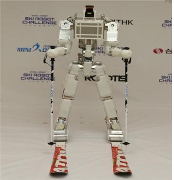 AsiaInvestNews's tweet image. [Korea] The world&apos;s first Ski-robot competition will take place in PyeongChang. Participated in 13 teams for autonomous driving and remote control. #SKyrobot #PyeongChang