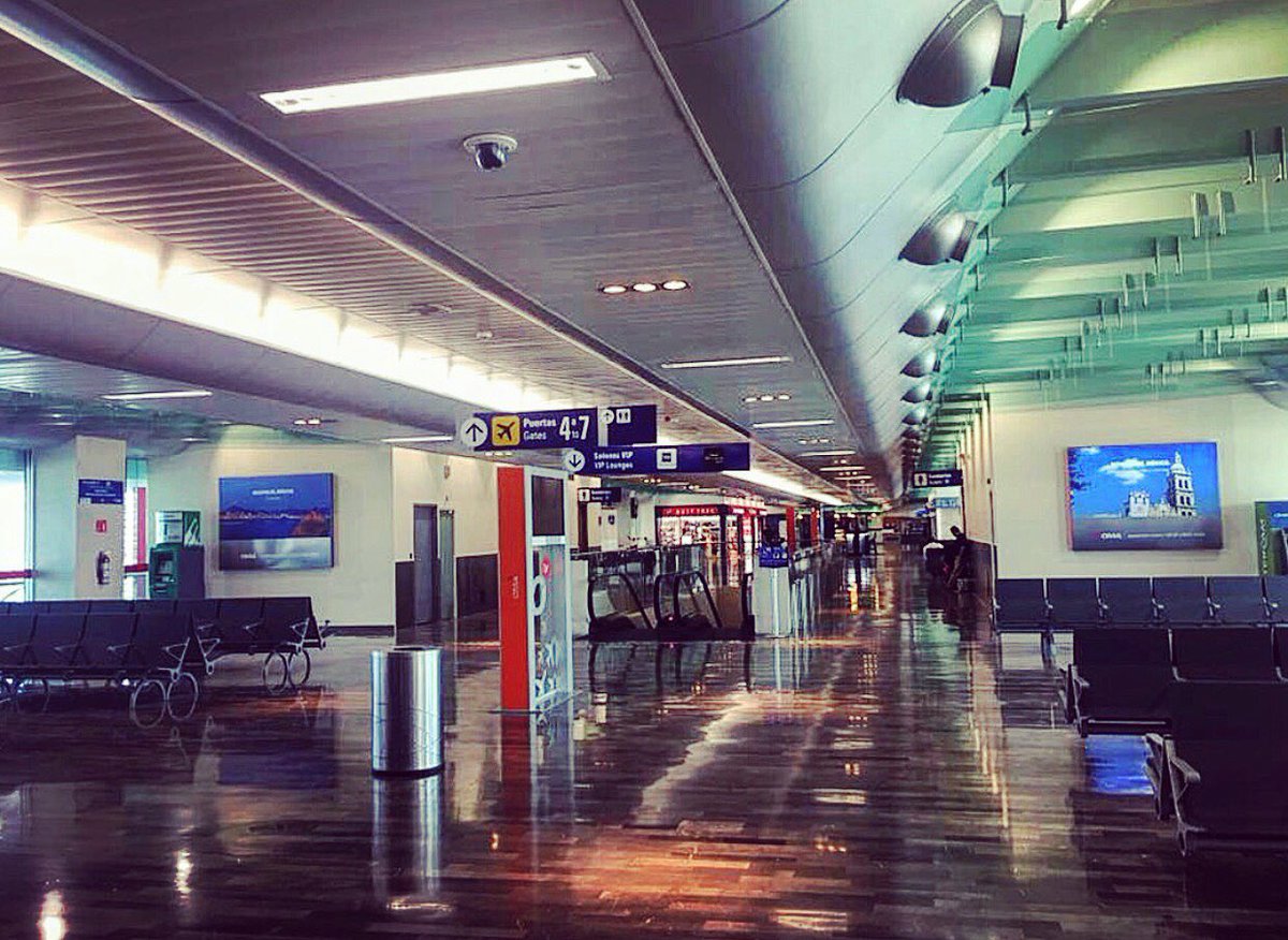 Lethuska's tweet photo. Monterrey International AirPort .. #Gate8 #DelayedFlight #Cancun #Dreams #❤ https://t.co/btHJvGWpKe
