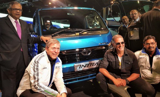EeYuva's tweet photo. #AutoExpo2018 : Celebrities Grace The Show
#AutoExpo18 #AutoExpoComponents2018 #Celebrities
https://t.co/QVRE0lqmog https://t.co/6nYBS51KuW