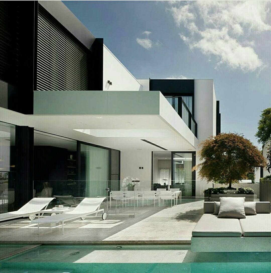 Excellaglobal's tweet photo. #Basked by the glorious sun, this Marble #house by #NixonTullochFortey in #australia has a smart #modern touch with refreshing natural elements.
Shared via @archidesignhome
#design #designer #luxurydesign #luxurybuildings #luxury #luxuryliving #homedecor https://t.co/AV6nQ8JtAH