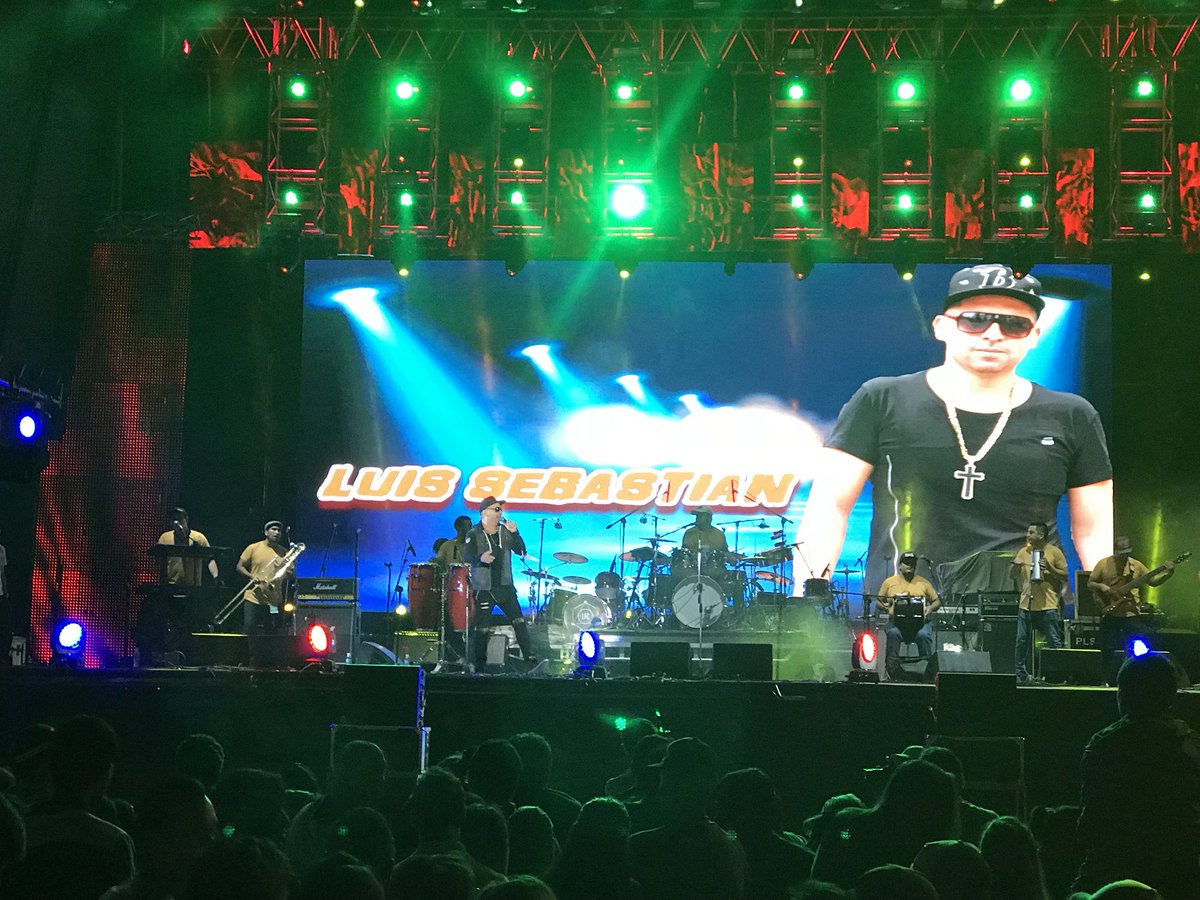 fiestaconflu's tweet photo. #AHORA en el escenario principal, llegó el turno de Luis Sebastián 🎤 

#LaFiestaDeTodosLosNeuquinos https://t.co/aCtGn1X2IK