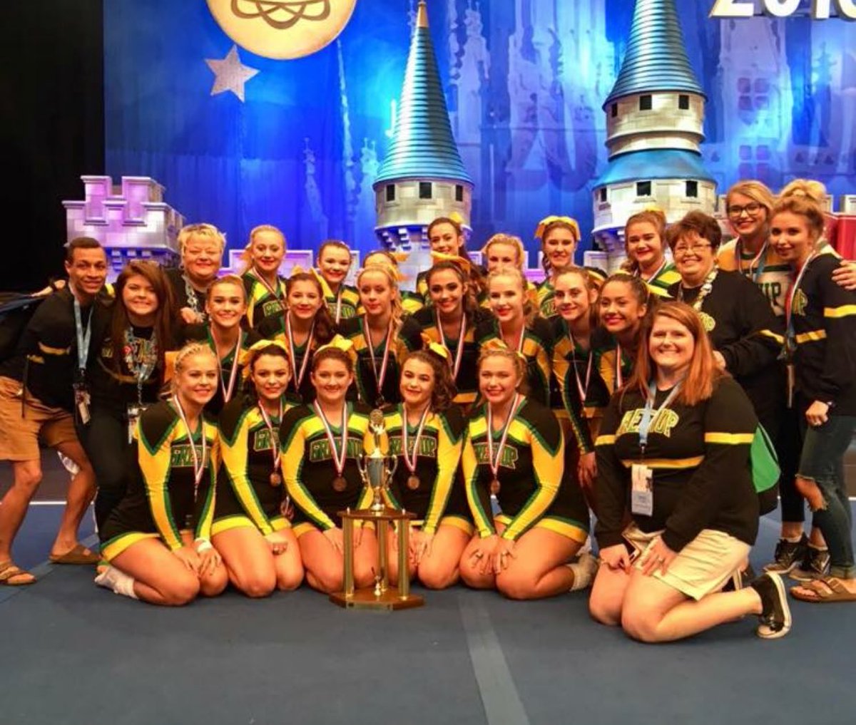 GCHS Varsity Cheer tweet media