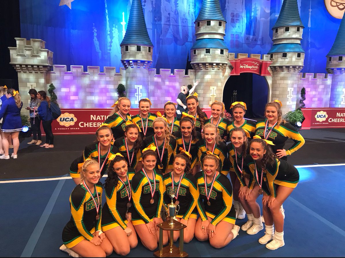 GCHS Varsity Cheer tweet media