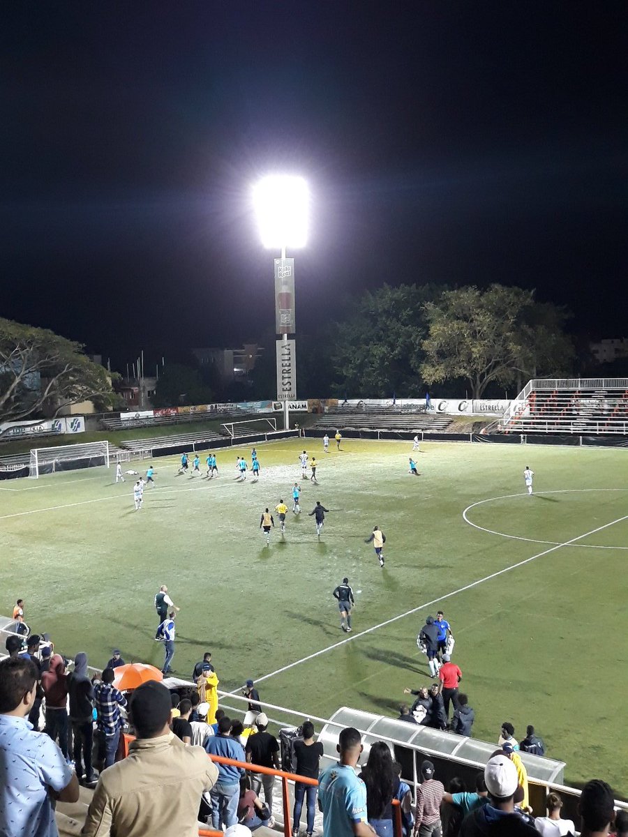 FutbolTotalRD's tweet photo. #CCC2018 | ⏱Fiiinaaal el #CentralFC logra la victoria, dejando fuera al @FAtlantico es la 2da ocasión que el Atlántico queda eliminado en esta Ronda quedando 3er Lugar.

@FAtlantico 0-1 #CentralFC https://t.co/0ieYY2T5SR