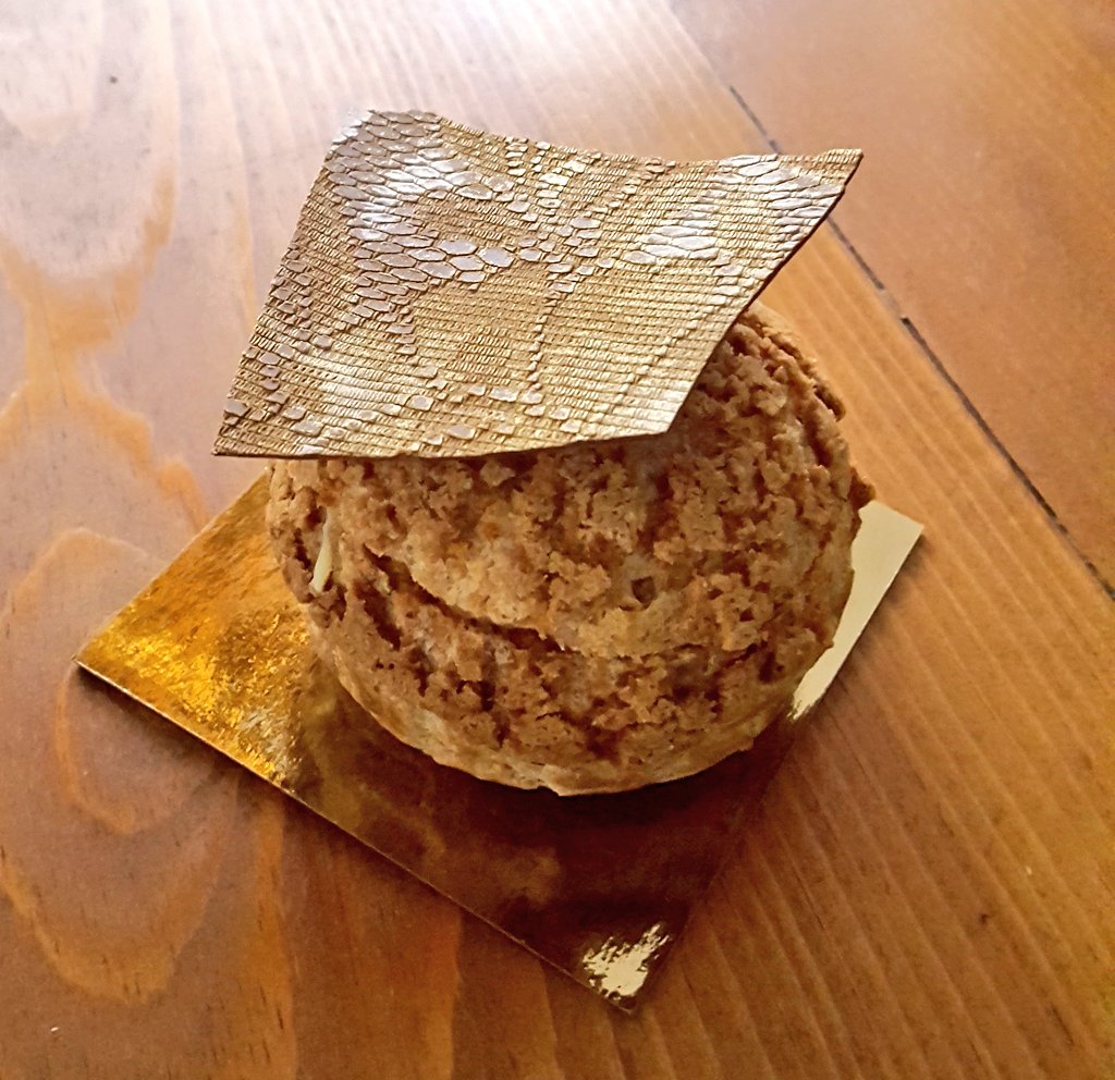 orchidee153's tweet photo. Officiellement mon #épice #préférée: la #cardamome @arhoma_mtl #création de la #St-Valentin #chou #Moi crémeux à la #lime croustillant à l'#amarante #ganache #chocolat au lait et #cardamome #pâtisserie #complètementdivin https://t.co/bV2Bky07dX