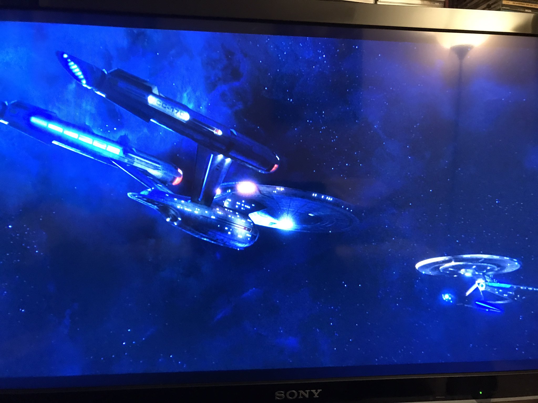 DVzNhFYWAAAIcQ0.jpg:large