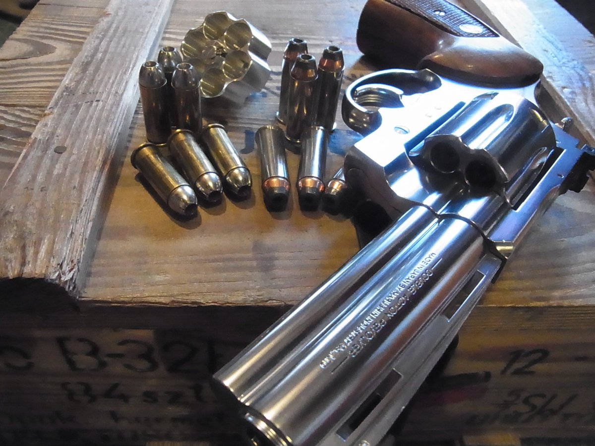 M2 Ball Twitterissa Thank You For Following Me 皆様のフォローに感謝致します 今日は44マグと44スペの換装 シルバーチップとセミジャケットを抜いて入れ替え 弾丸 は2種類共に210グレイン 44スペの真鍮薬莢にシルバーチップ 44マグのニッケル薬莢にセミ