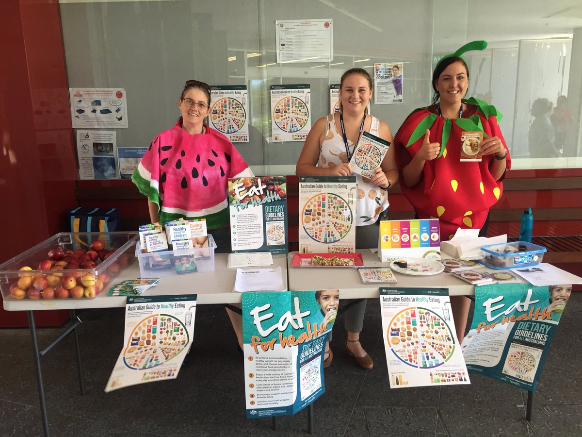 paulmcau's tweet image. Dietitians at Cairns Hospital promoting Smart Eating Week (free fruit!) #smarteatingweek