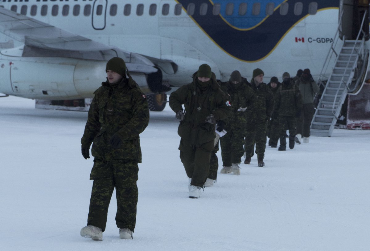 4CdnDiv4DivCA's tweet photo. Le Groupe-compagnie d’intervention dans l’Arctique (GCIA) est arrivé le 10 février pour #NOREX18 Le GCIA est formé de membres de la Réserve du 31e Groupe-brigade du Canada, majoritairement des membres du Grey and Simcoe Foresters, basé à Barrie et Owen Sound, en Ontario. #MesFAC https://t.co/Ppt0tbhnIz